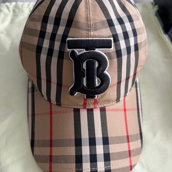 Burberry hat - Picture 2 of 6